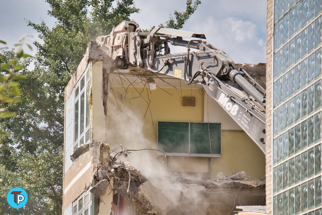 Der Abriss des Vinzenz-Pallotti-Kollegs (VPK) in Rheinbach - 02.09.2021