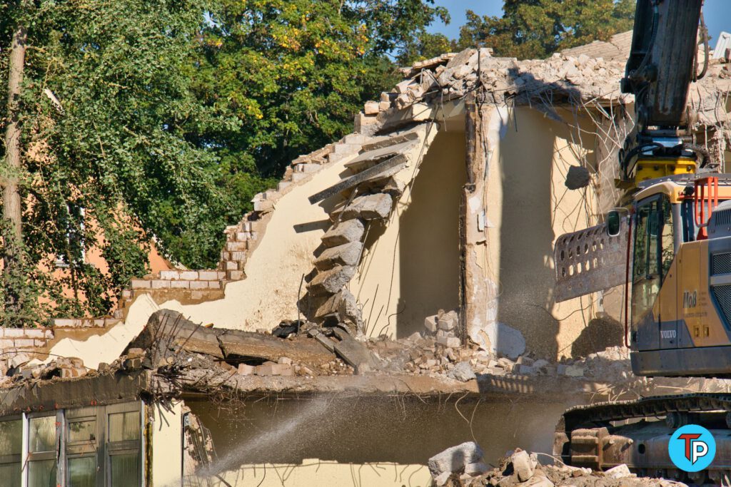 Der Abriss des Vinzenz-Pallotti-Kollegs (VPK) in Rheinbach - 03.09.2021