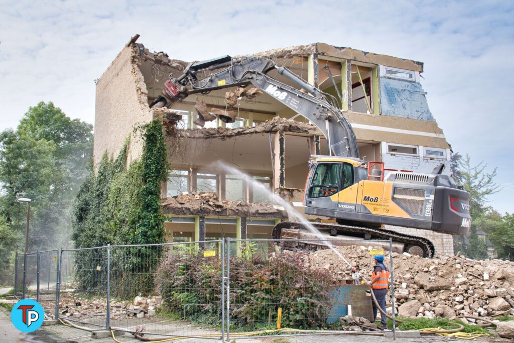 Der Abriss des Vinzenz-Pallotti-Kollegs (VPK) in Rheinbach - 07.09.2021