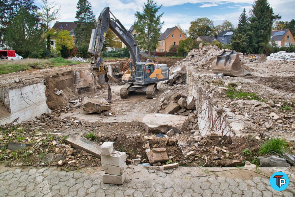 Der Abriss des Vinzenz-Pallotti-Kollegs (VPK) in Rheinbach - 20.10.2021