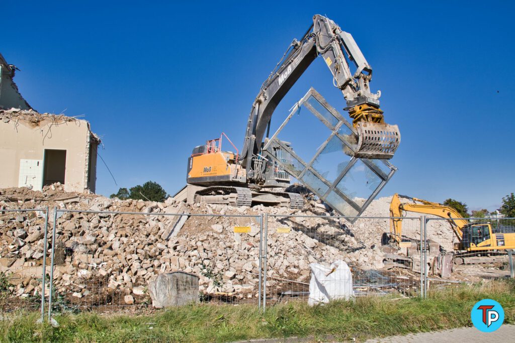 Der Abriss des Vinzenz-Pallotti-Kollegs (VPK) in Rheinbach - 24.09.2021