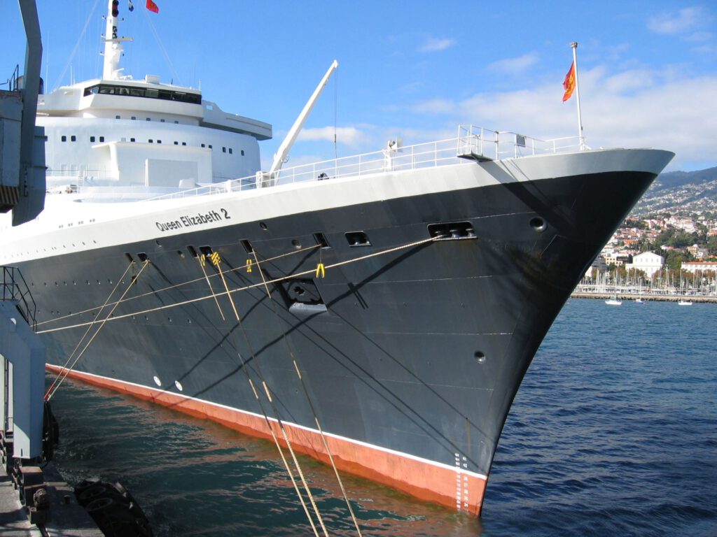 Cruise Ship - Queen Elizabeth 2